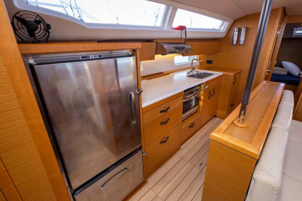 Sailing yacht Jeanneau 54 Squeeze Me