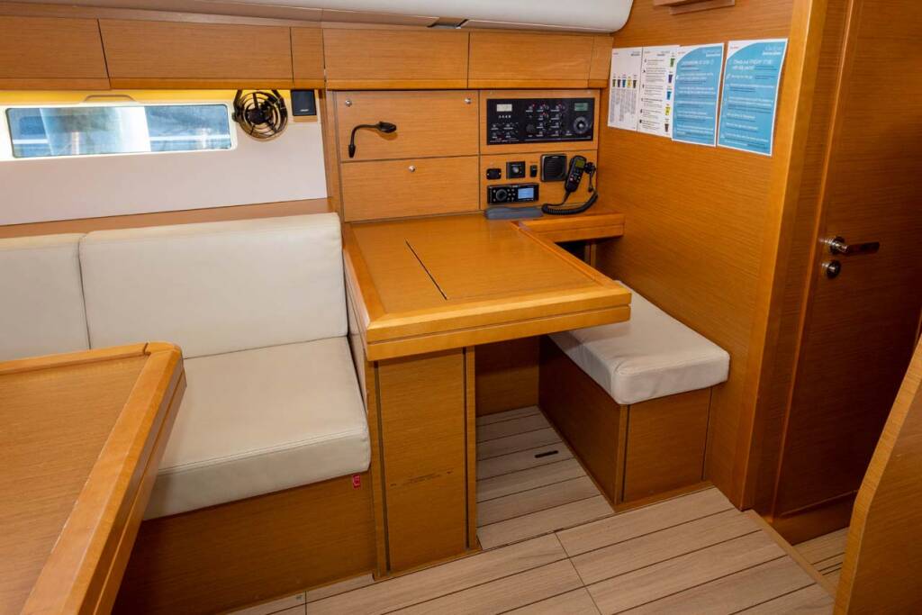 Sailing yacht Jeanneau 54 Squeeze Me