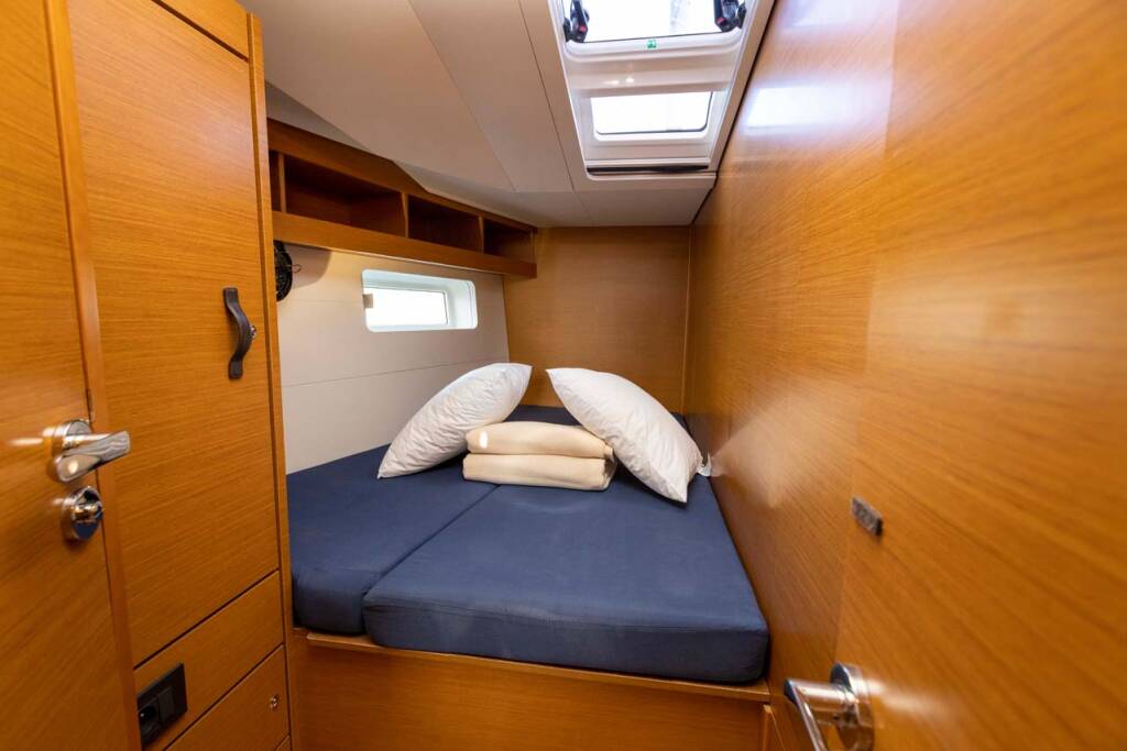 Sailing yacht Jeanneau 54 Squeeze Me