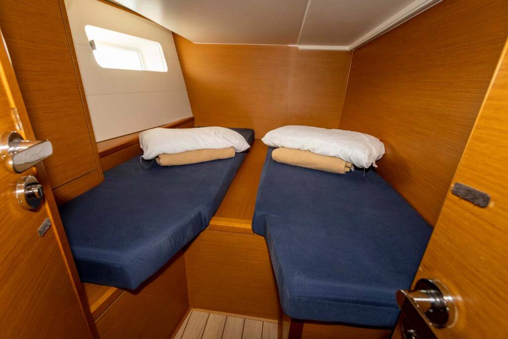 Sailing yacht Jeanneau 54 Squeeze Me