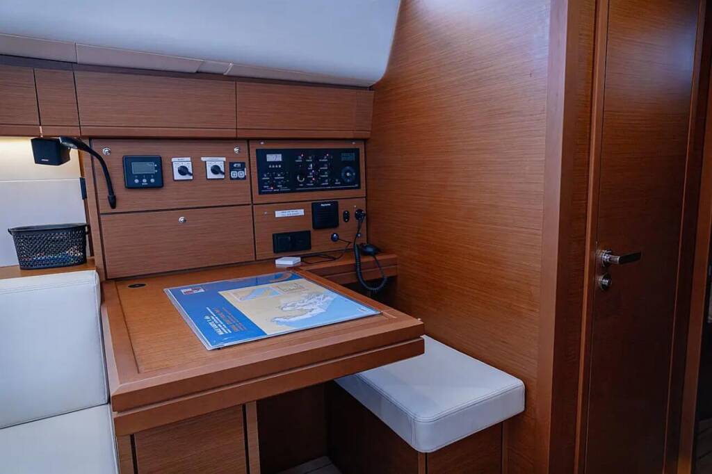 Sailing yacht Jeanneau 54 El Yelmo