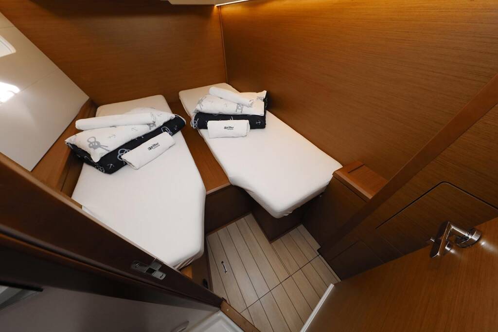 Sailing yacht Jeanneau 54 Mary-Lu