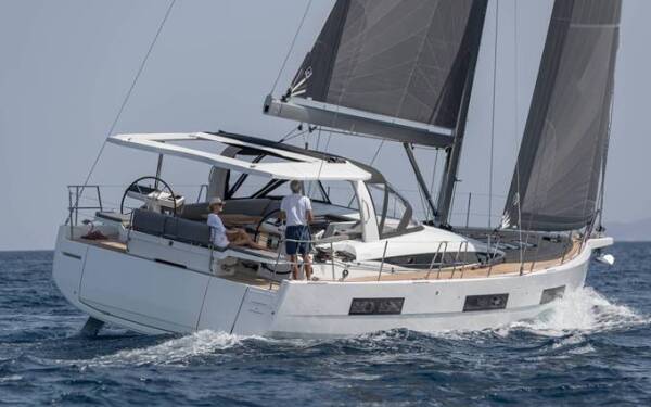 Jeanneau 60 Proteus Lavrion, main port