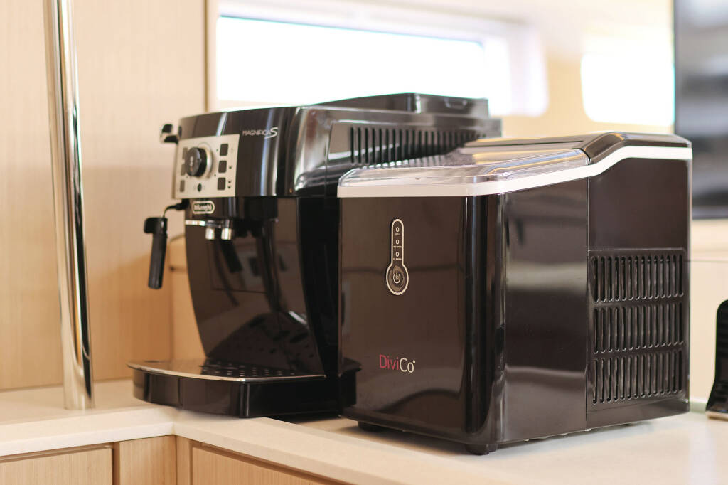 Sailing yacht Jeanneau 60 Friends