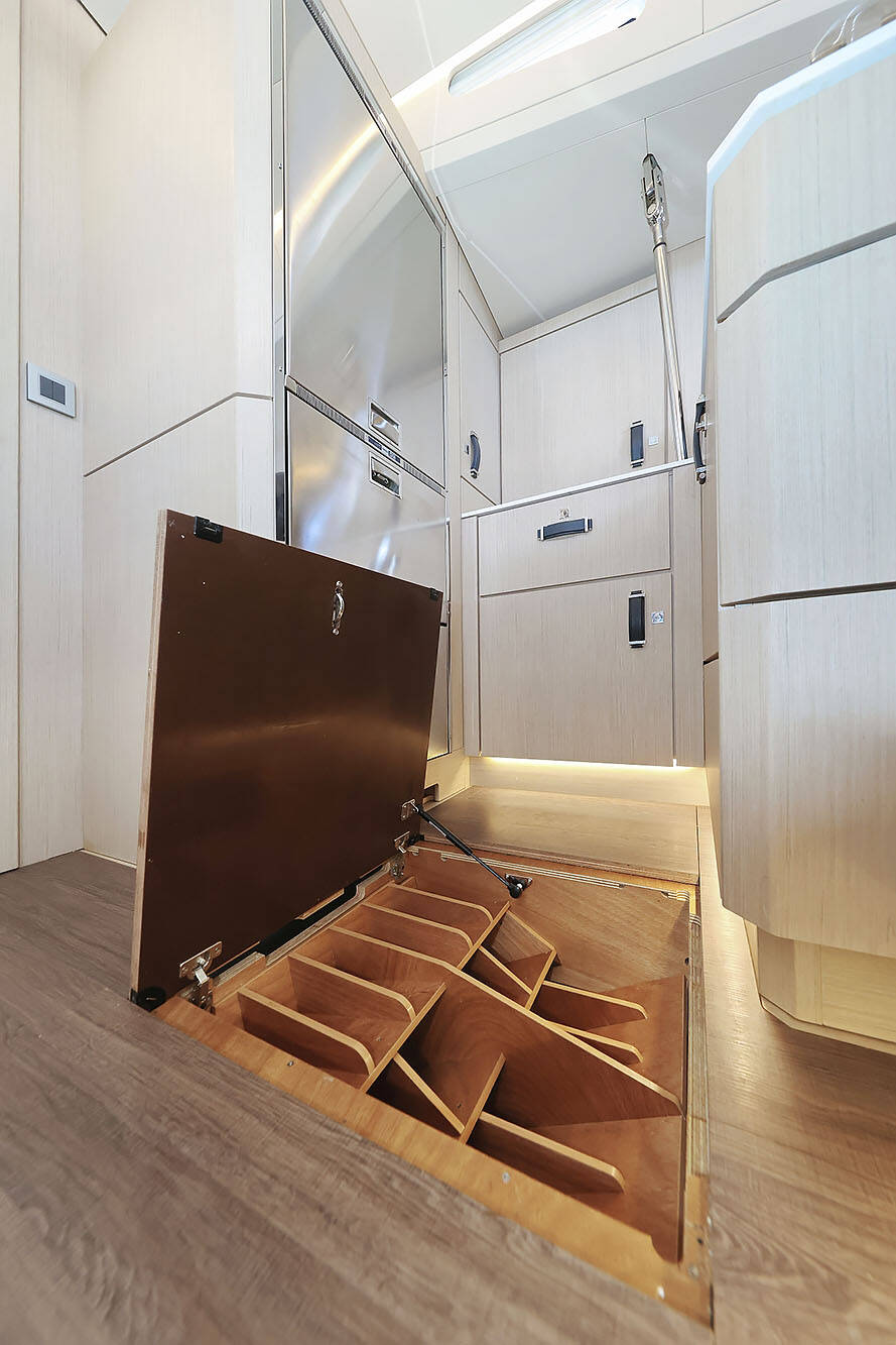 Sailing yacht Jeanneau 60 Friends