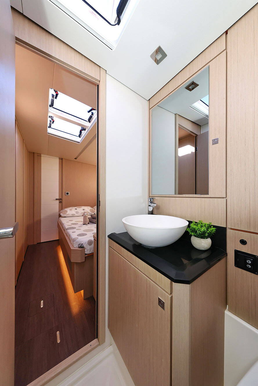 Sailing yacht Jeanneau 60 Friends