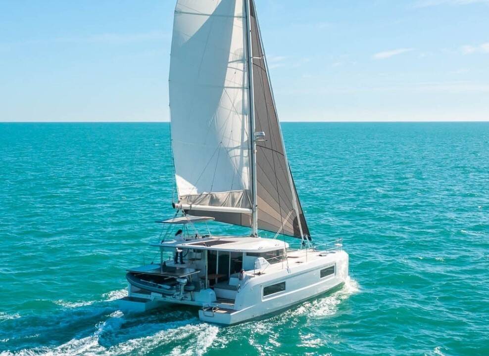 Catamaran Lagoon 38 Alma Breeze