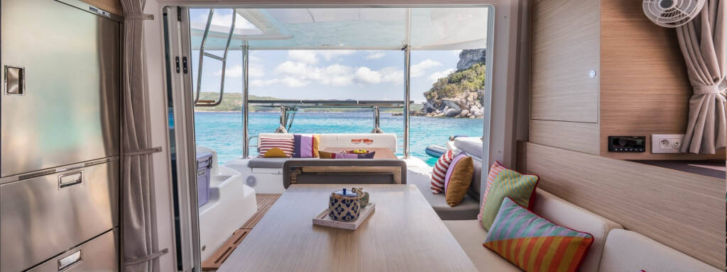 Catamaran Lagoon 38 Alma Breeze