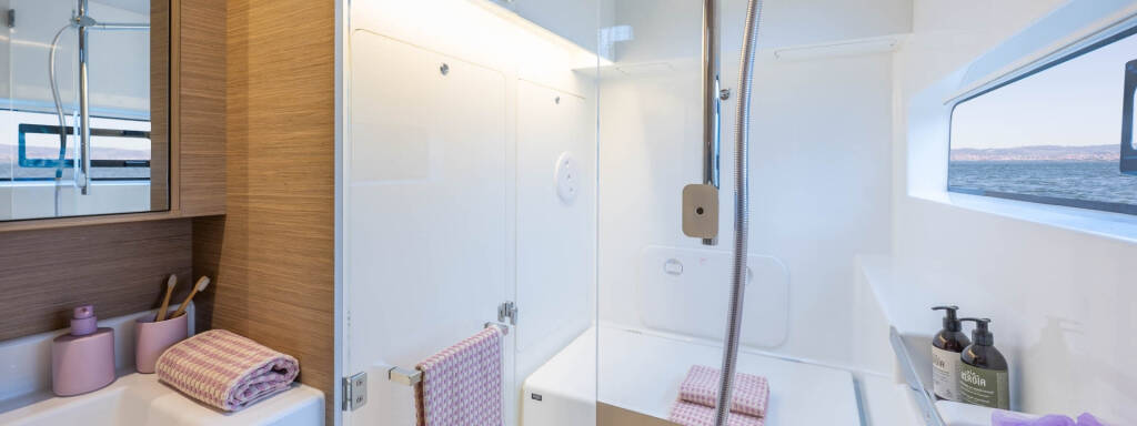 Catamaran Lagoon 38 Alma Breeze