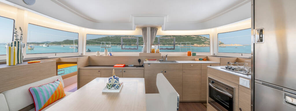 Catamaran Lagoon 38 Alma Breeze