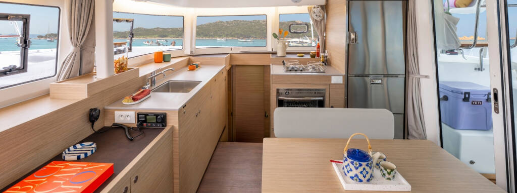 Catamaran Lagoon 38 Alma Breeze