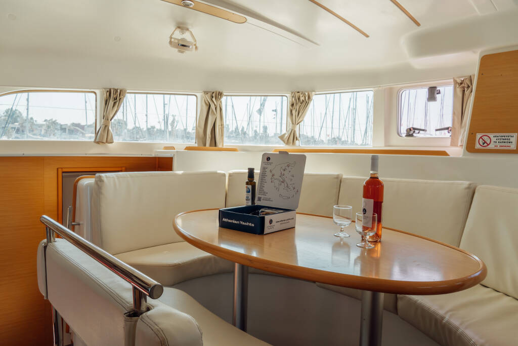 Catamaran Lagoon 380 S2 Nefertiti