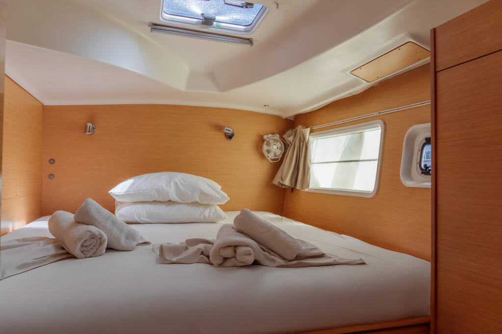 Catamaran Lagoon 380 S2 Nefertiti