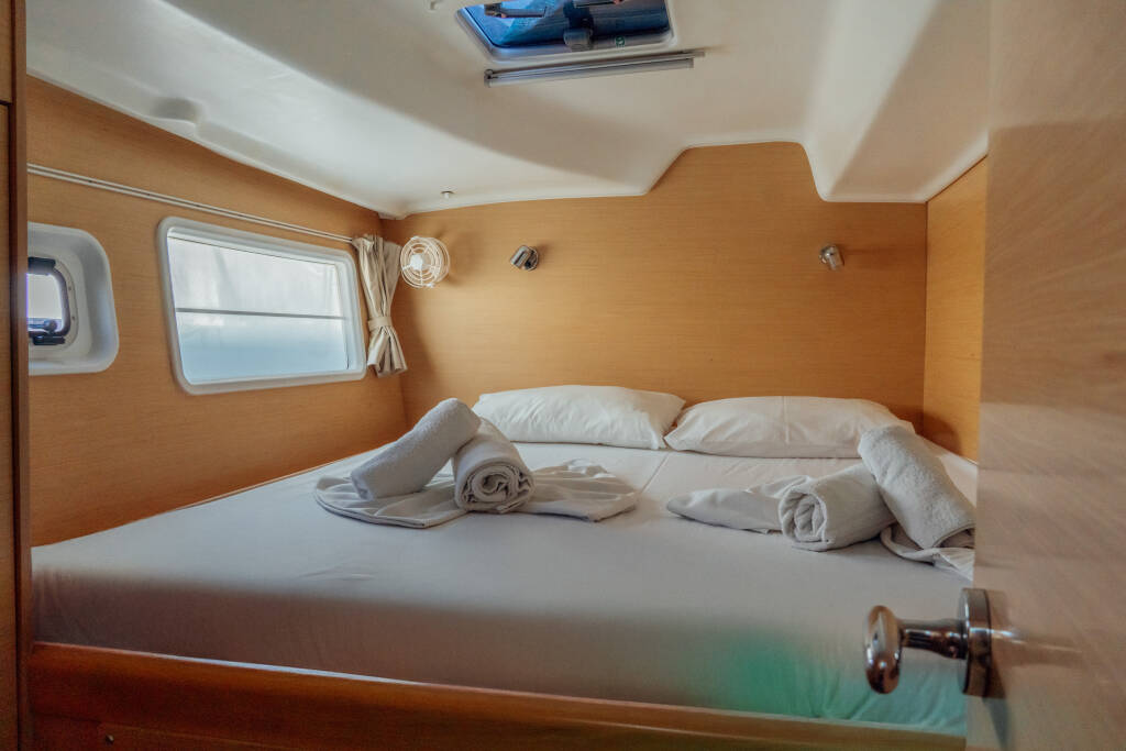 Catamaran Lagoon 380 S2 Nefertiti