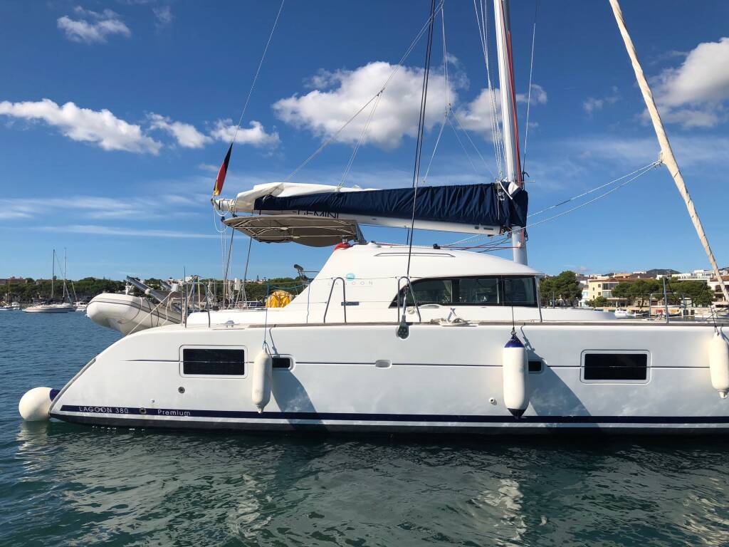 Katamaran Lagoon 380 S2 blue elli