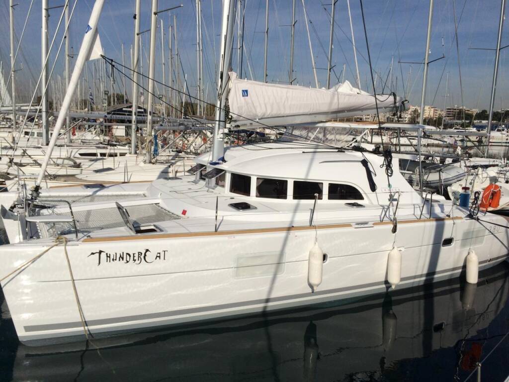 Lagoon 380 ThunderCat Lavrion, main port