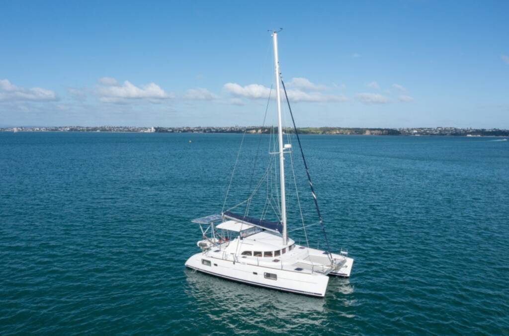 Catamaran Lagoon 380 Miko