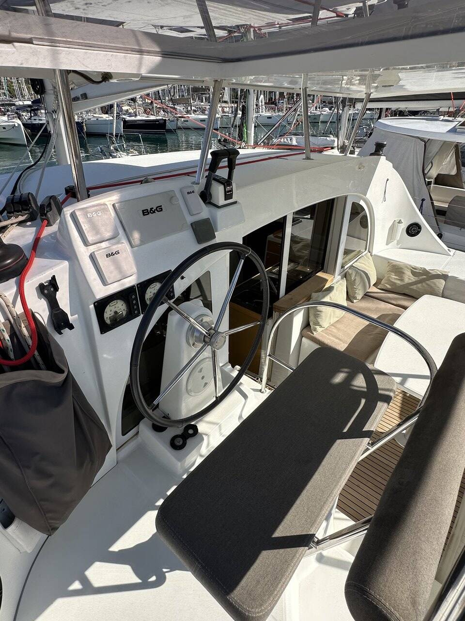 Catamaran Lagoon 380 Miko