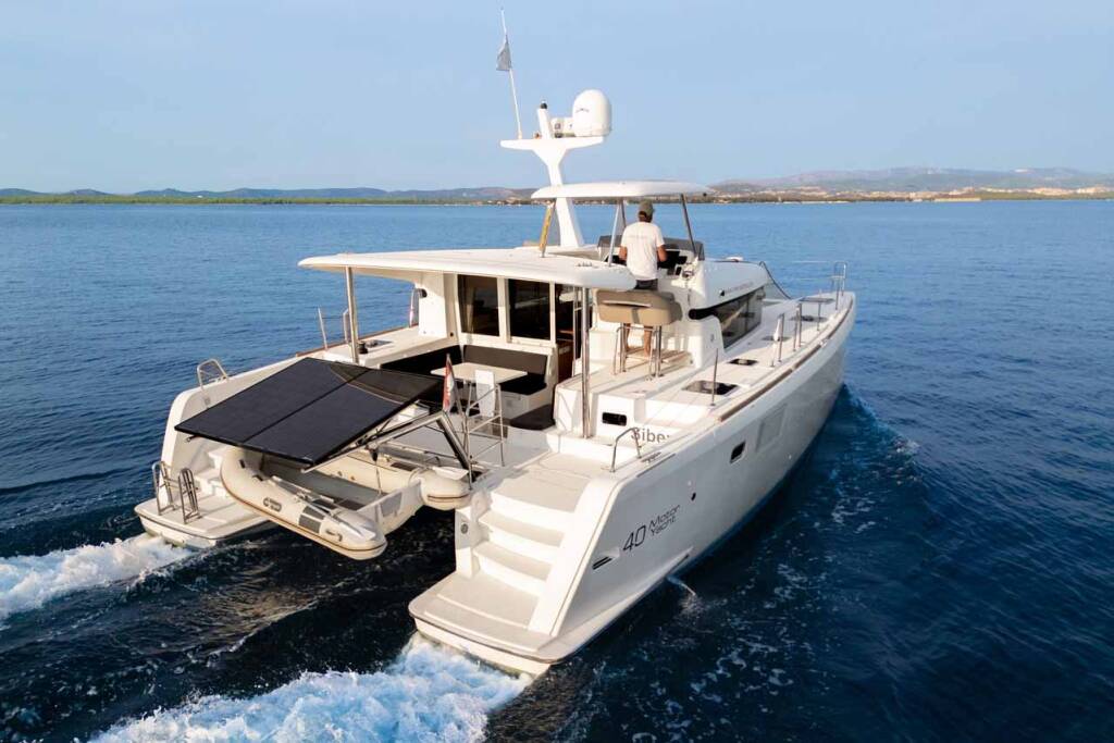 Power catamaran Lagoon 40 MotorYacht Family
