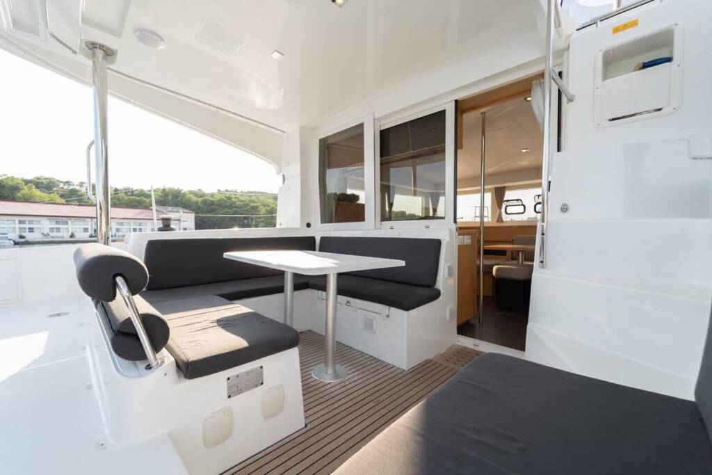 Power catamaran Lagoon 40 MotorYacht Family