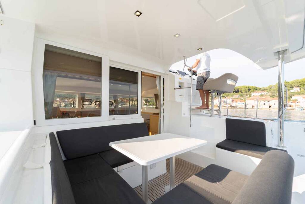 Power catamaran Lagoon 40 MotorYacht Family
