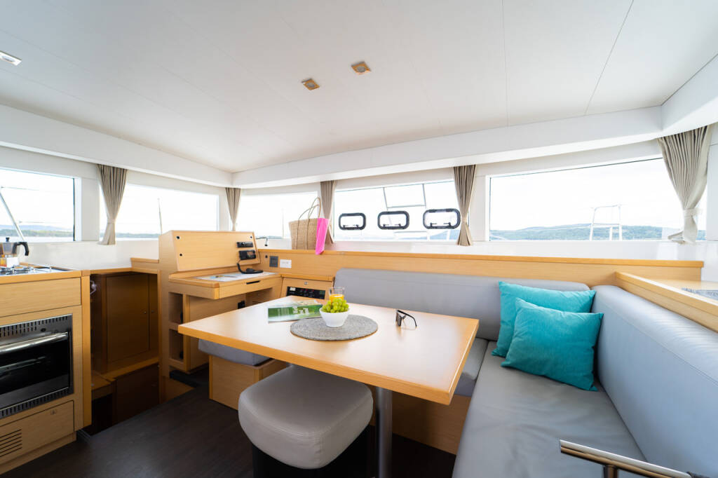 Power catamaran Lagoon 40 MotorYacht Family