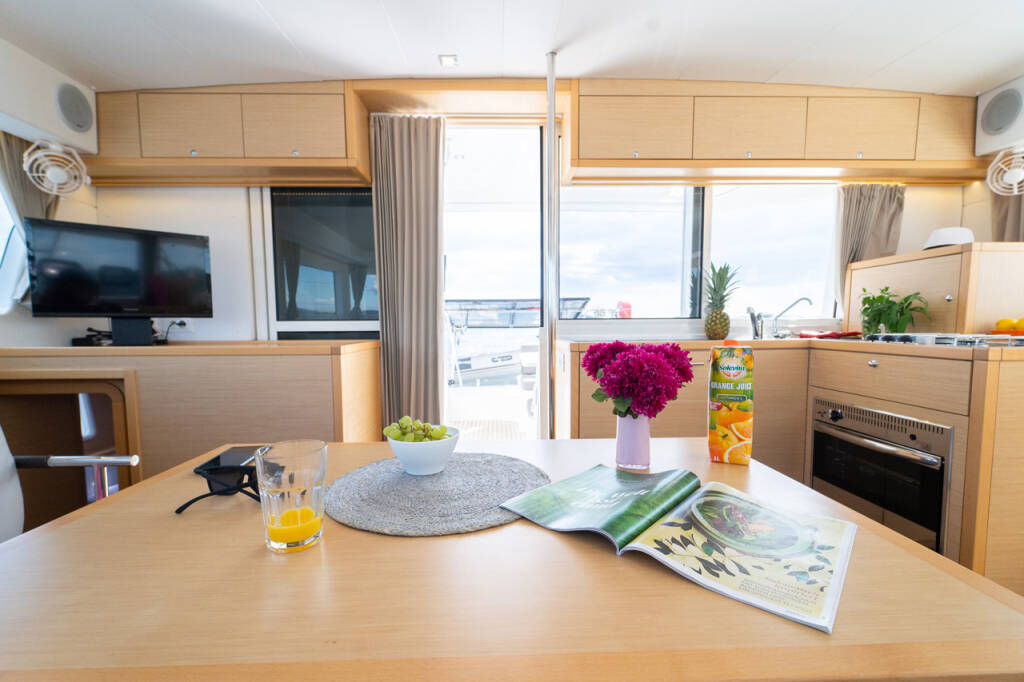 Power catamaran Lagoon 40 MotorYacht Family