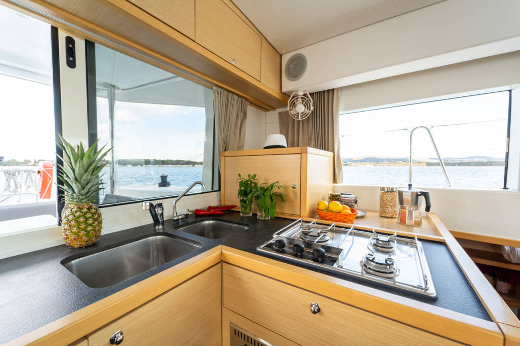 Power catamaran Lagoon 40 MotorYacht Family