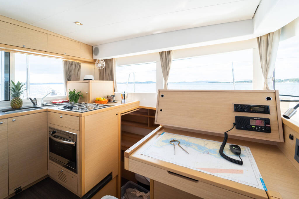 Power catamaran Lagoon 40 MotorYacht Family