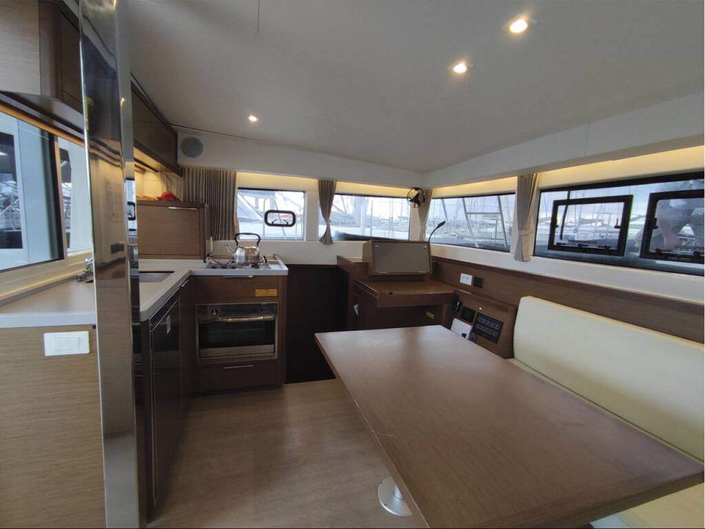 Catamaran Lagoon 40 L'avventura