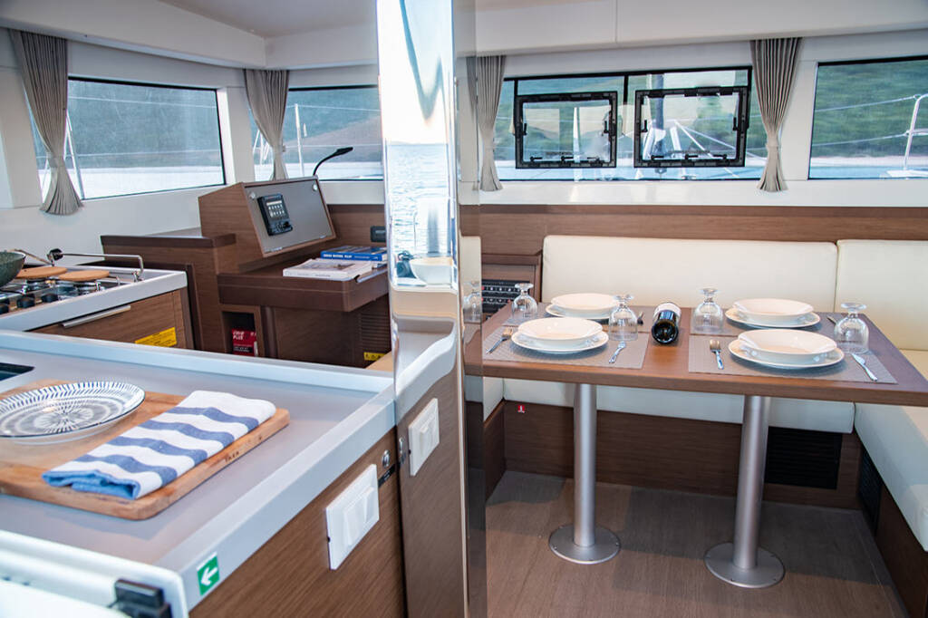Catamaran Lagoon 40 Trinacria