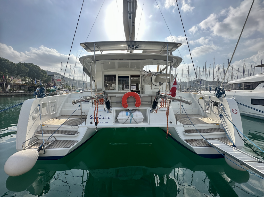 Catamaran Lagoon 40 Sail Castor