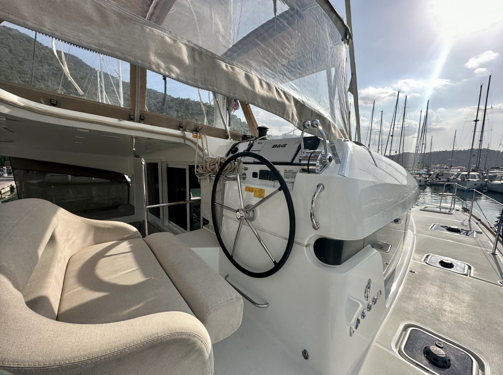 Catamaran Lagoon 40 Sail Castor