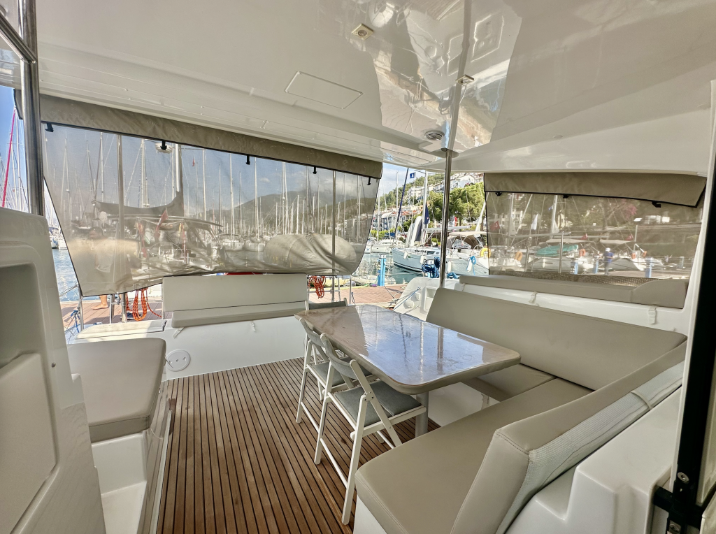 Catamaran Lagoon 40 Sail Castor