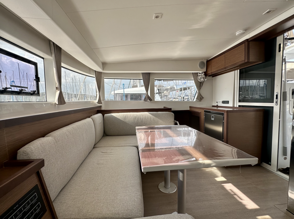 Catamaran Lagoon 40 Sail Castor