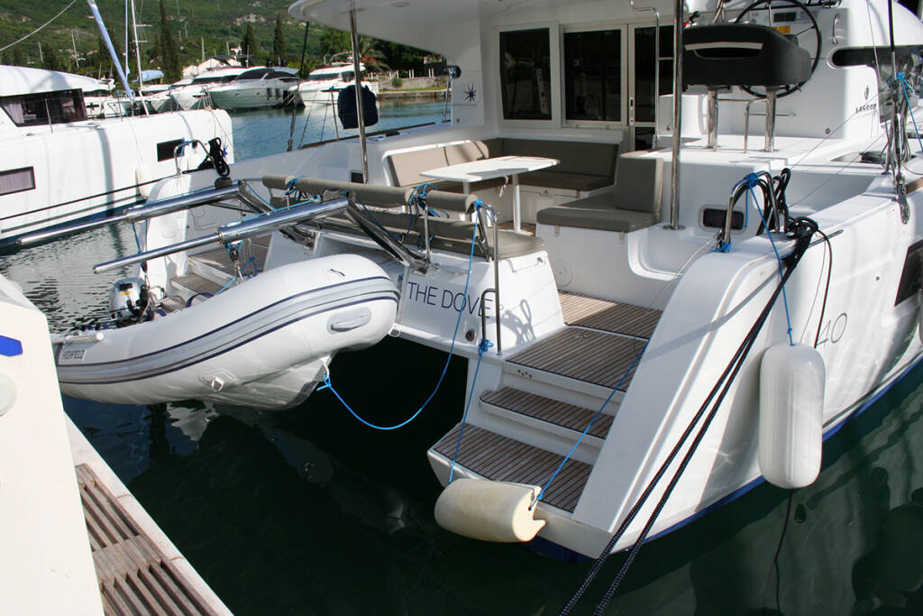 Catamaran Lagoon 40 The Dove 