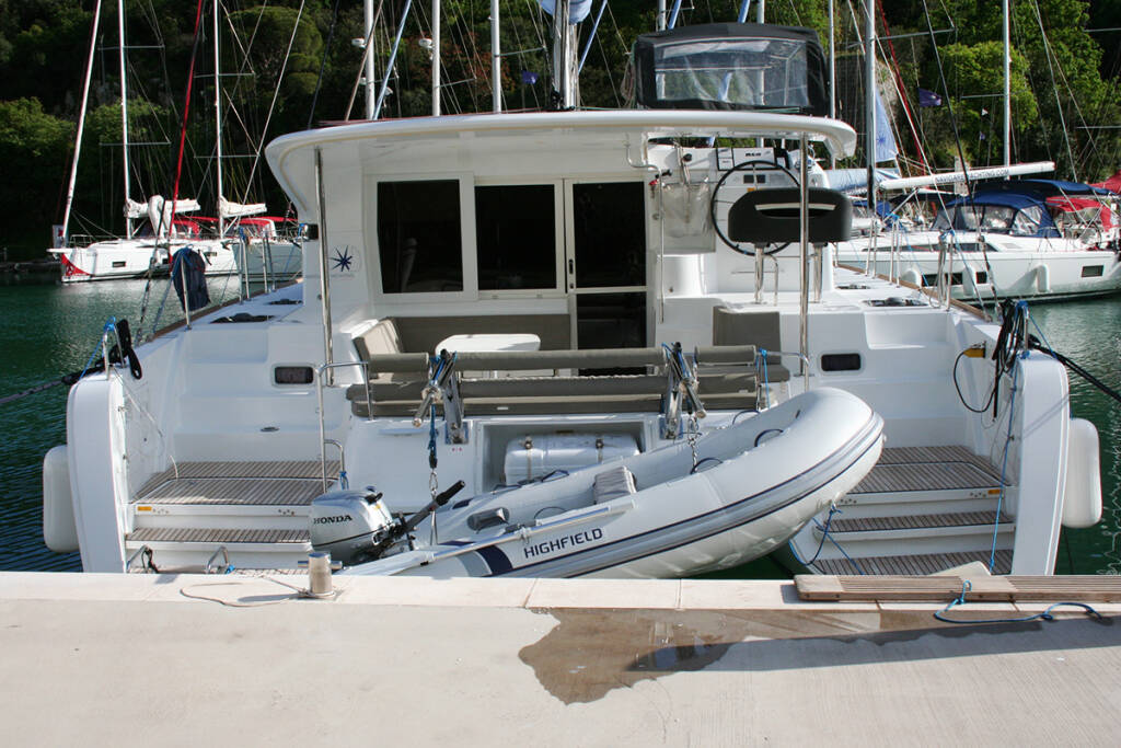Catamaran Lagoon 40 The Dove 