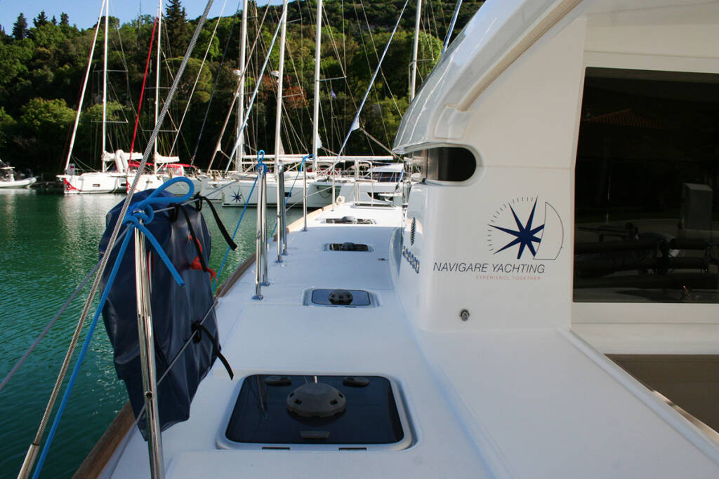 Catamaran Lagoon 40 The Dove 