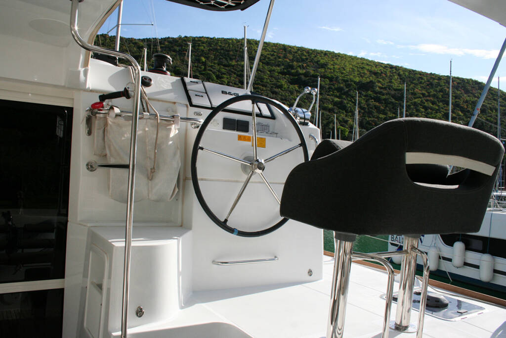 Catamaran Lagoon 40 The Dove 