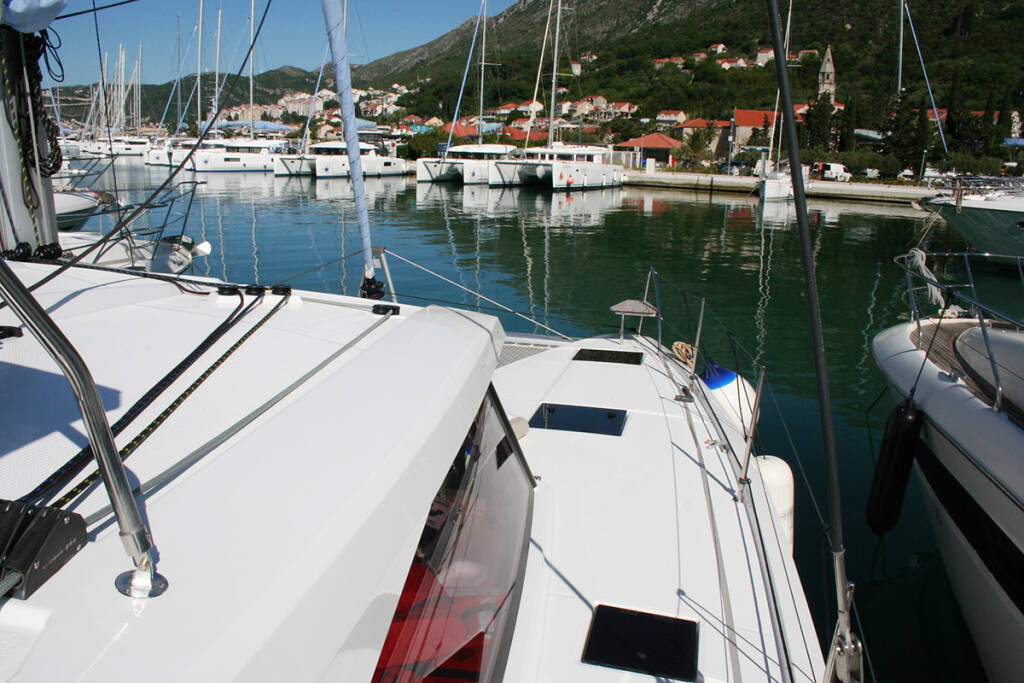 Catamaran Lagoon 40 The Dove 