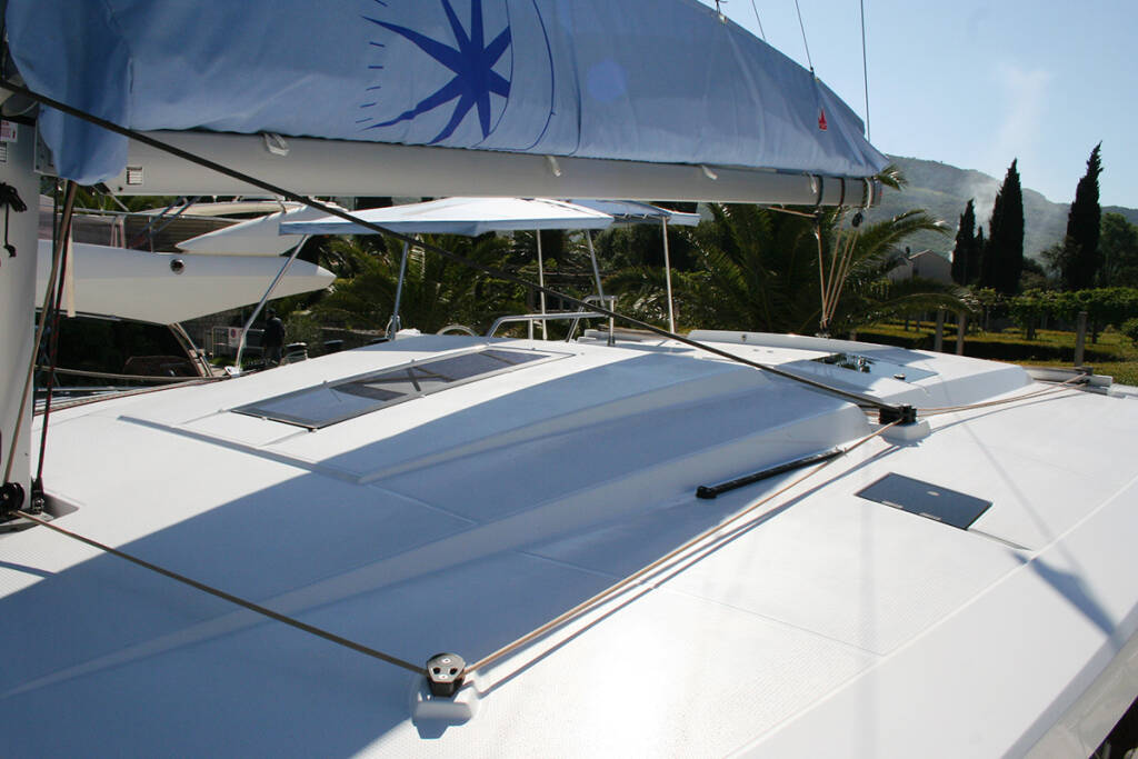 Catamaran Lagoon 40 The Dove 