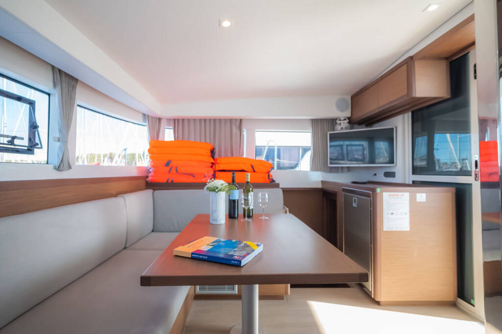Catamaran Lagoon 40 You