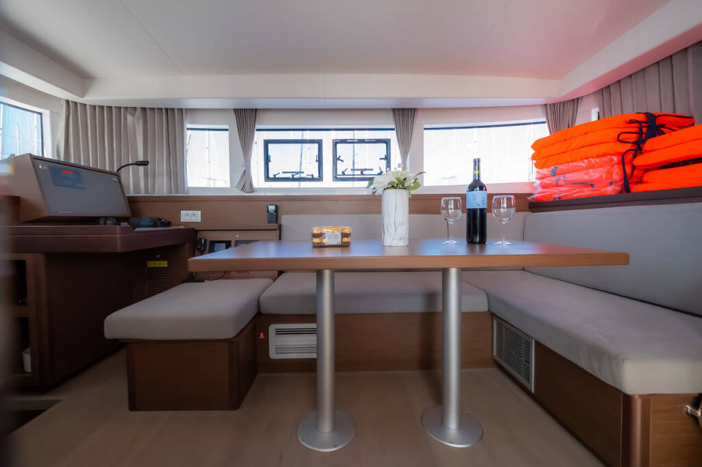 Catamaran Lagoon 40 You