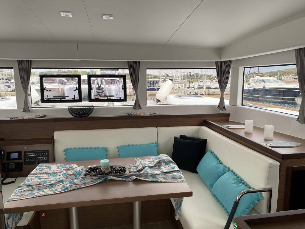 Catamaran Lagoon 40 ECONOMY