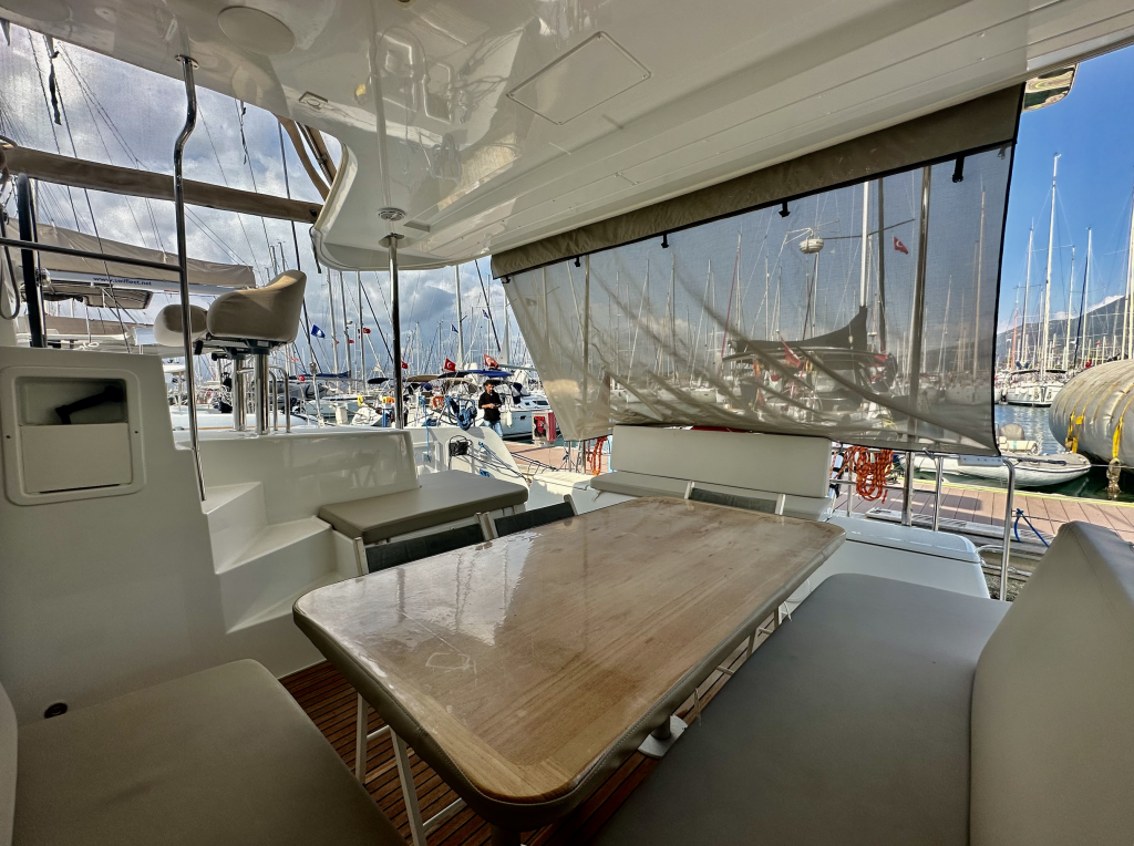 Catamaran Lagoon 40 Sail Aries