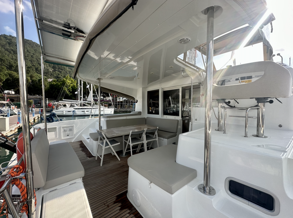 Catamaran Lagoon 40 Sail Aries
