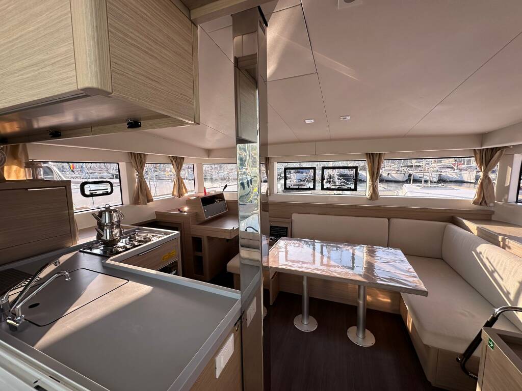 Catamaran Lagoon 40 Sail Aries
