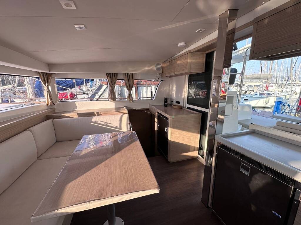 Catamaran Lagoon 40 Sail Aries