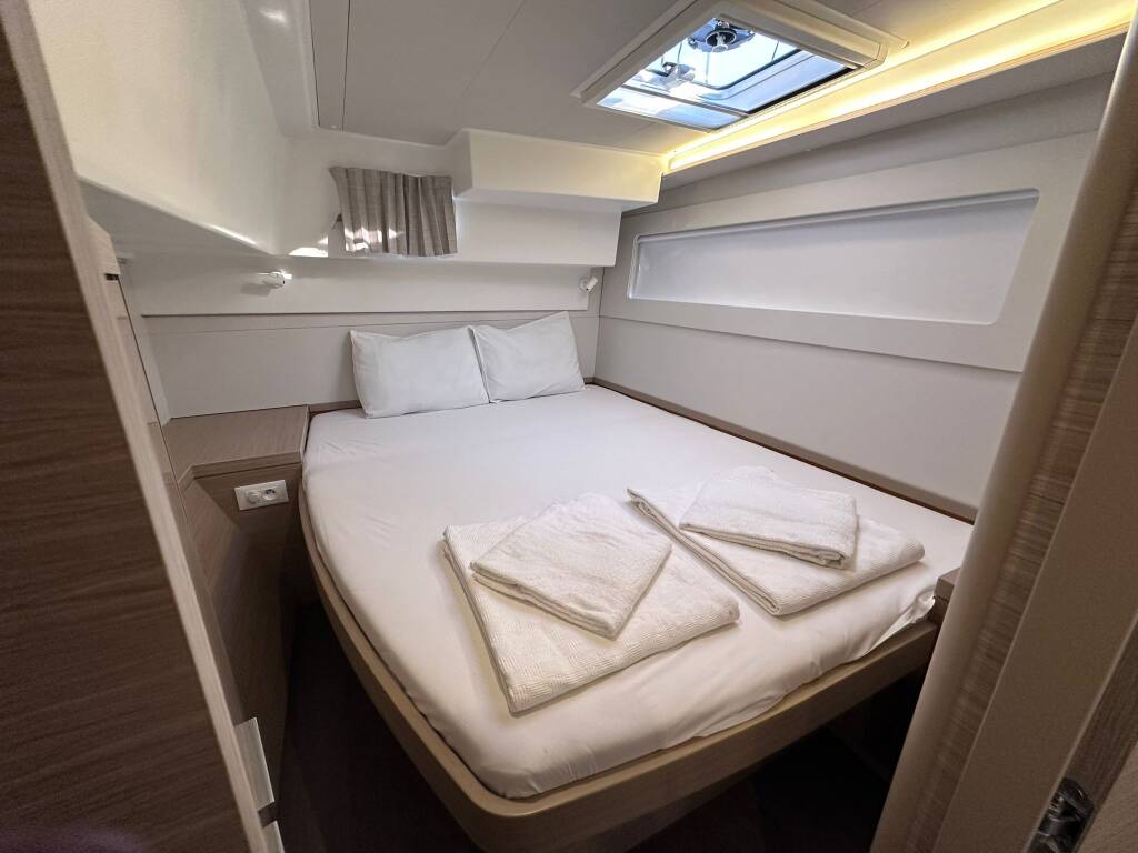 Catamaran Lagoon 40 Sail Aries