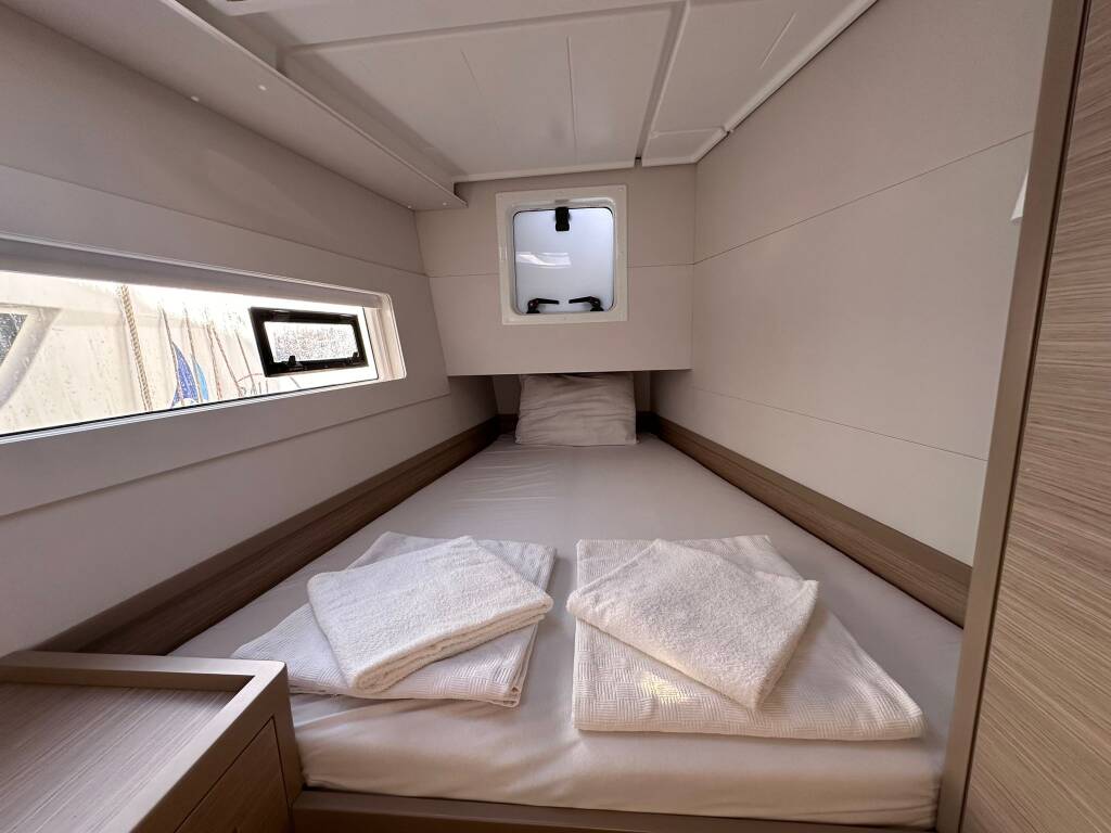 Catamaran Lagoon 40 Sail Aries